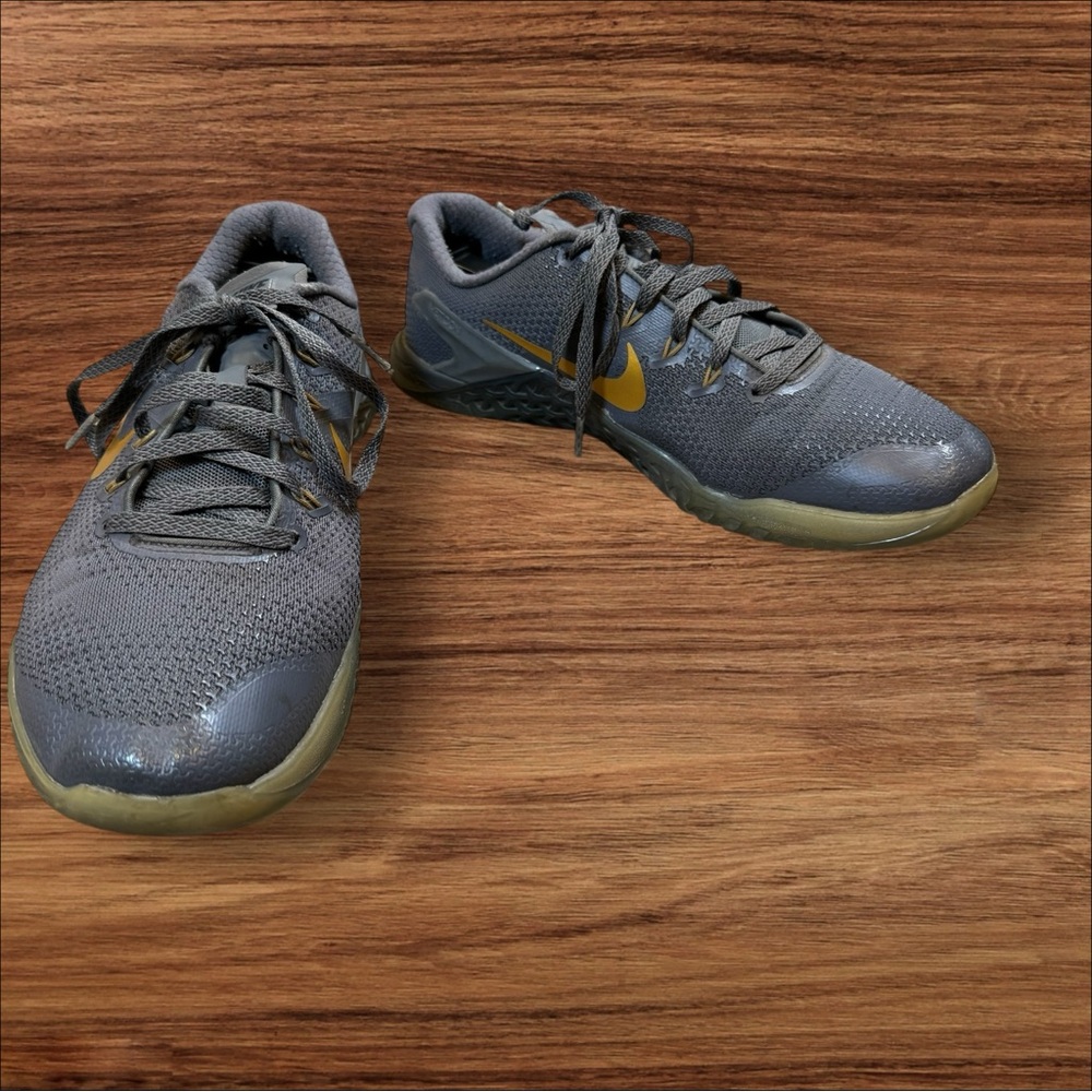 Nike Metcon 4 Training Sneakers Size 10 Women’s AR5136-991 Grey